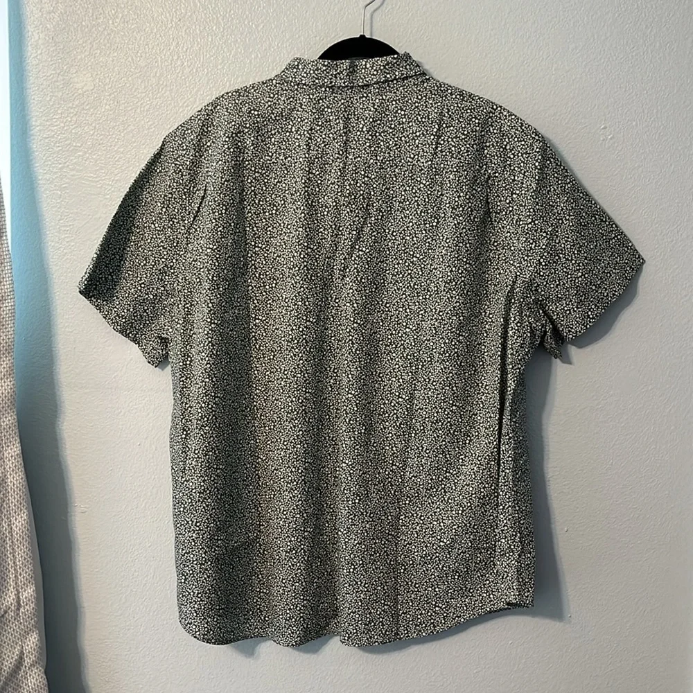 NWT LEVI'S | Green and White Floral Print Button Up Shirt - Picture 2 of 5